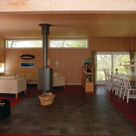 Six-bedroom Holiday With A Fireplace In *