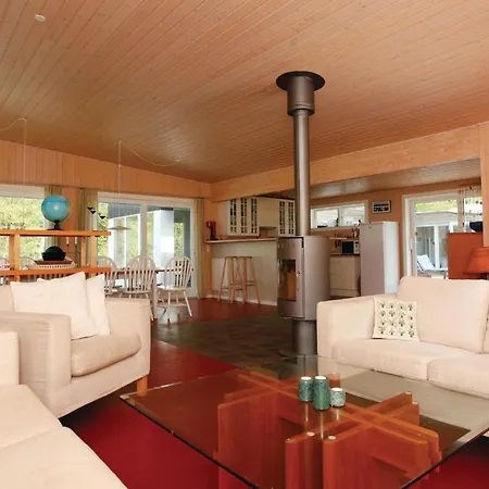 Six-bedroom Holiday With A Fireplace In Casa de Férias *