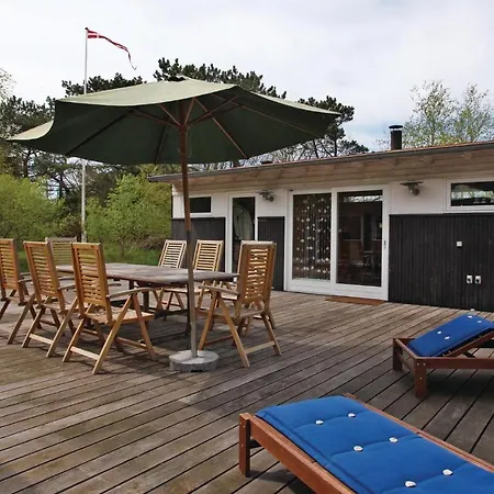 Six-bedroom Holiday With A Fireplace In *