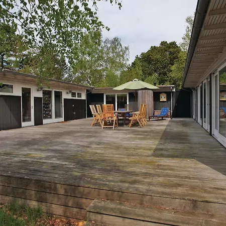 Six-bedroom Holiday With A Fireplace In Vig