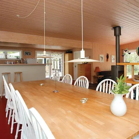Six-bedroom Holiday With A Fireplace In *
